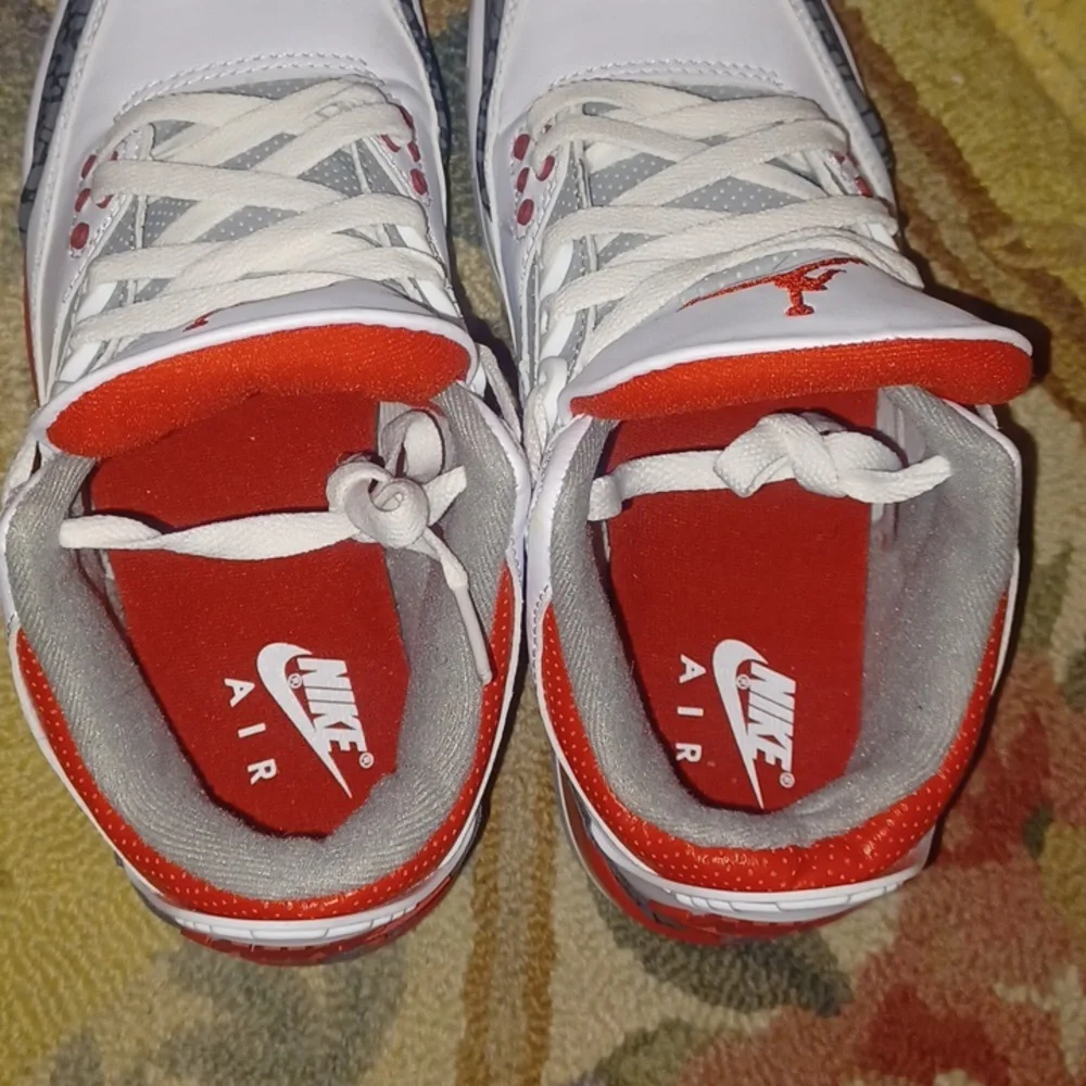 Jordan 3s - Picture 7 of 8